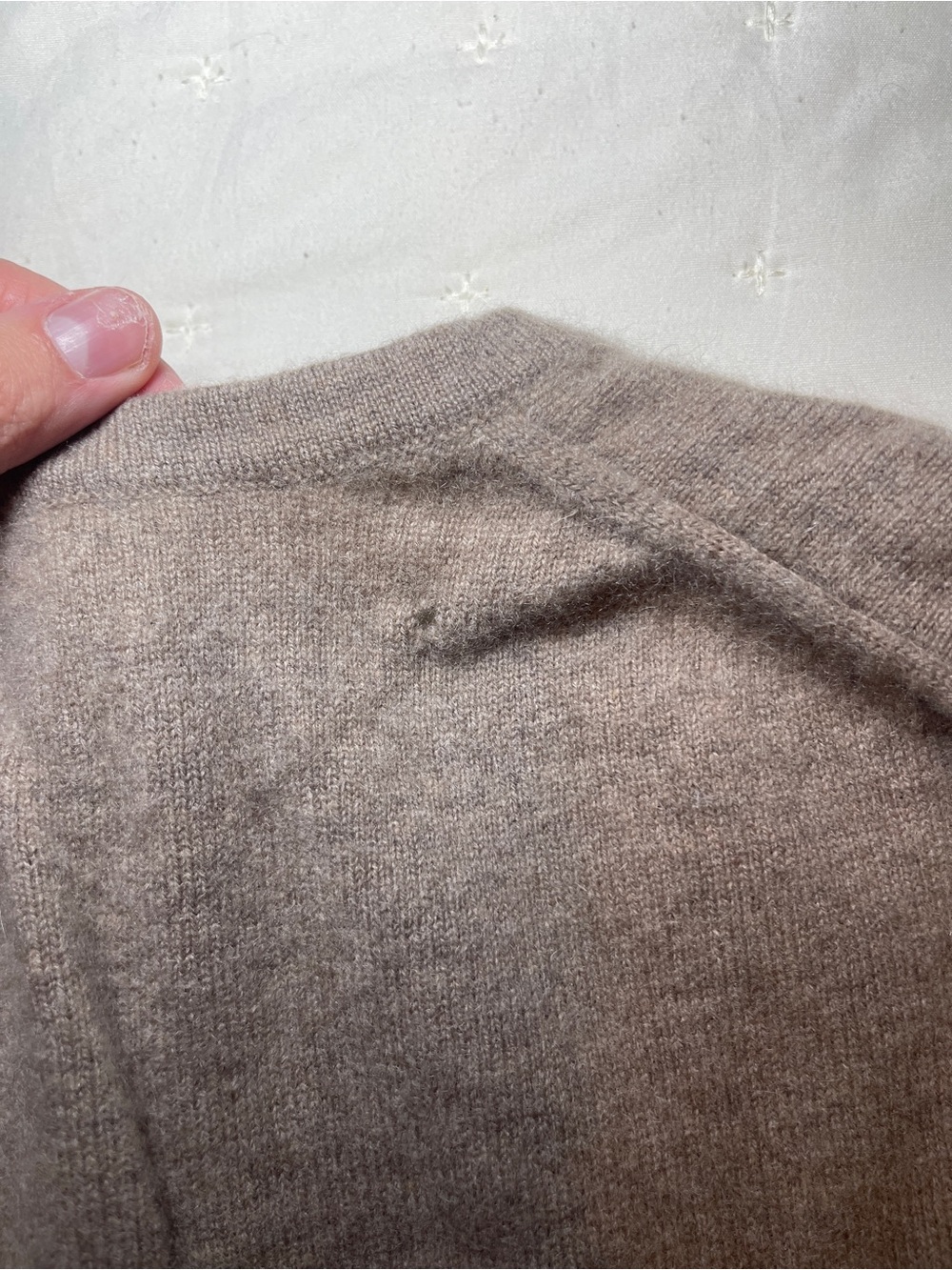 Mc Duff 100% Cashmere Sweater Size Medium
Taupe V-Neck Long Sleeve Luxury - Picture 6 of 9